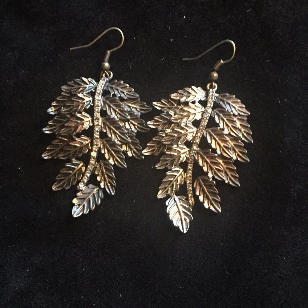 Metal leaf with small diamond rhinestone earrings